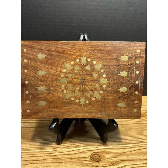 Handcarved Wooden Box Metallic Inlay 7.75X5X2 Hinged Lid Red lining - Picture 1 of 8